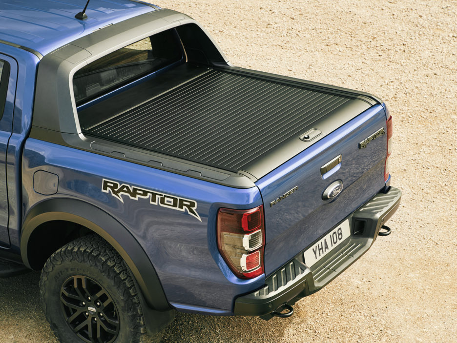 2018_FORD_RAPTOR_RAPTOR_Shot22_LoadBedCover_04a