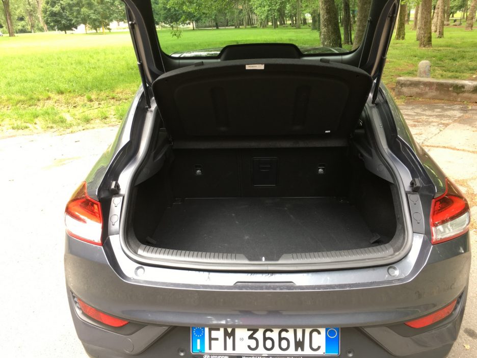 Hyundai i30 Fastback bagagliaio