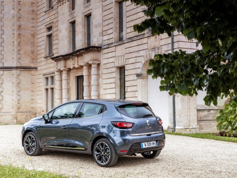 Renault Clio tre quarti posteriore