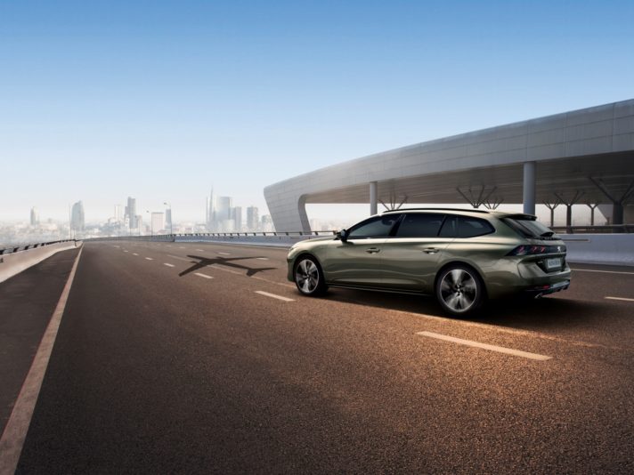 Peugeot 508 SW tre quarti posteriore