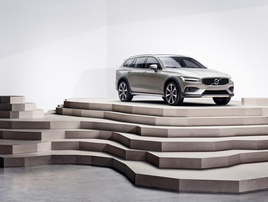New Volvo V60 Cross Country exterior