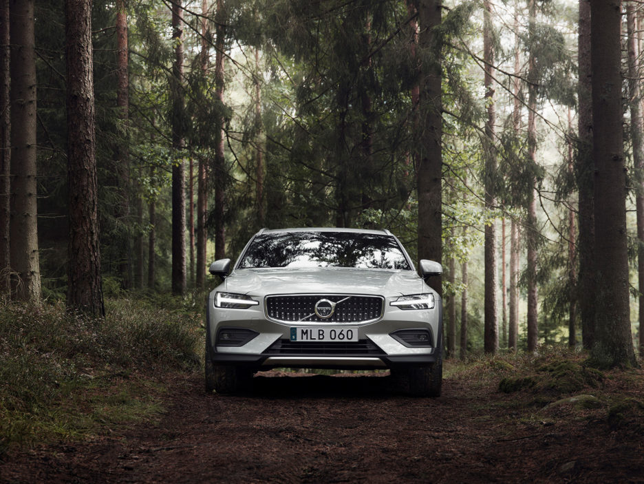 New Volvo V60 Cross Country exterior
