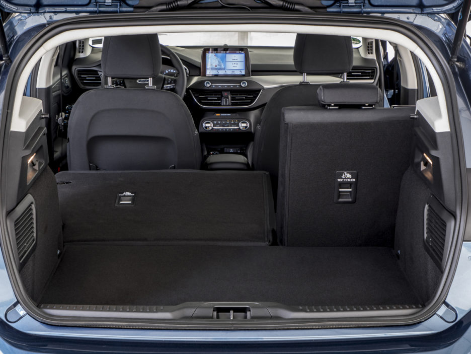 2018_FORD_FOCUS_DRIVE_TITANIUM_04