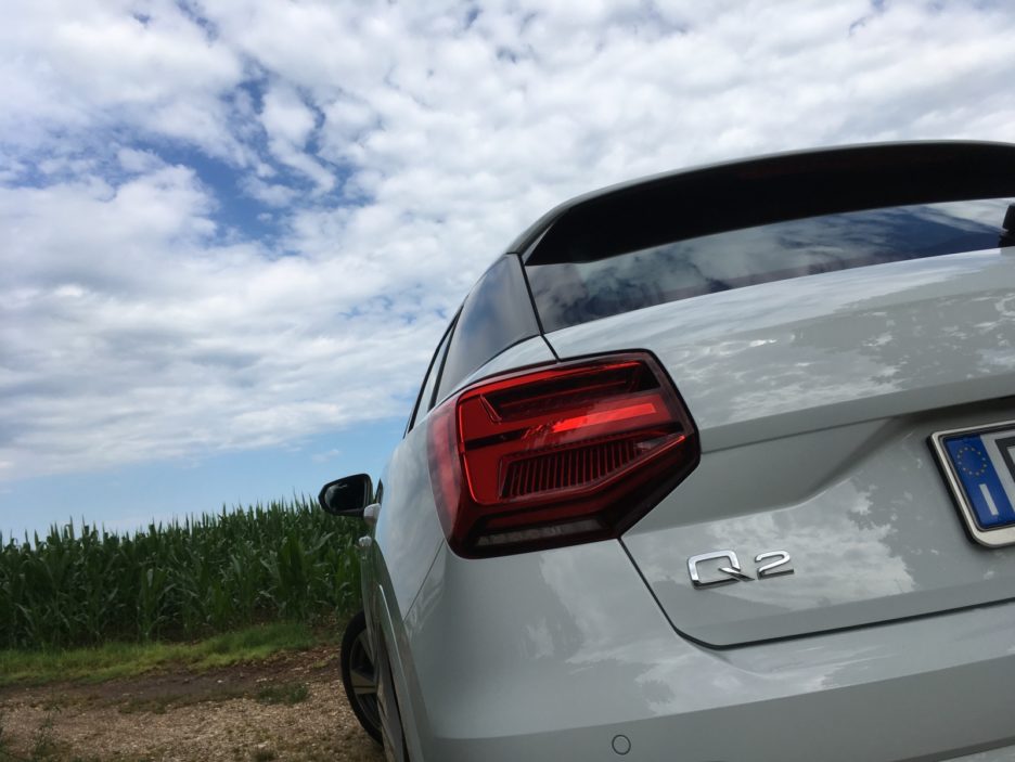 Audi Q2 faro posteriore