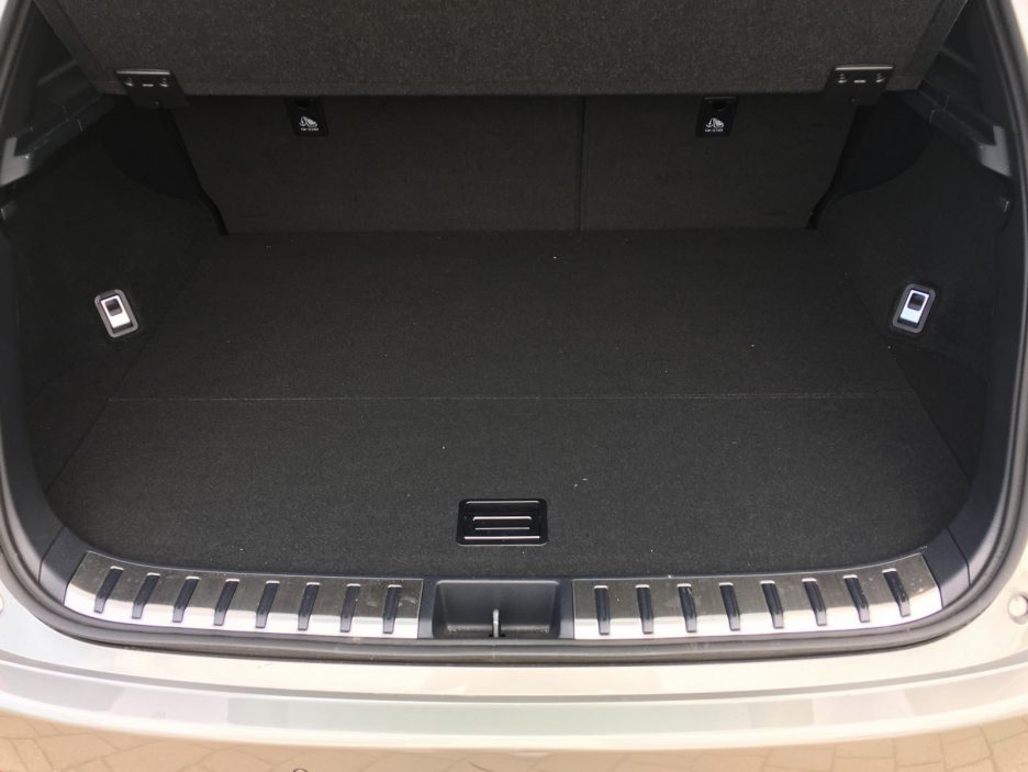 Lexus NX 300h Hybrid 9