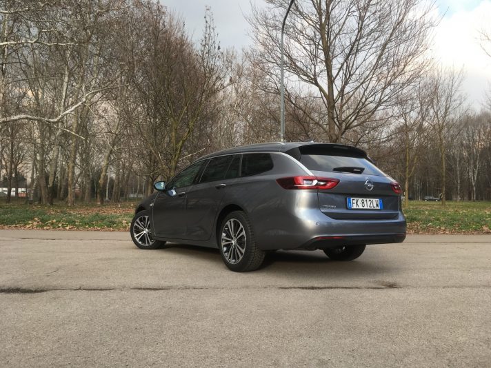 Opel Insignia Sports Tourer tre quarti posteriore