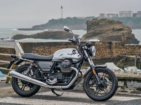 01 Moto Guzzi V7 III Limited