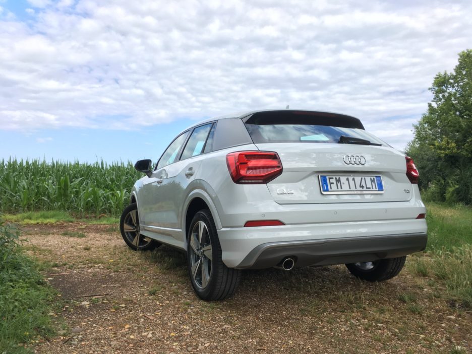 Audi Q2 tre quarti posteriore