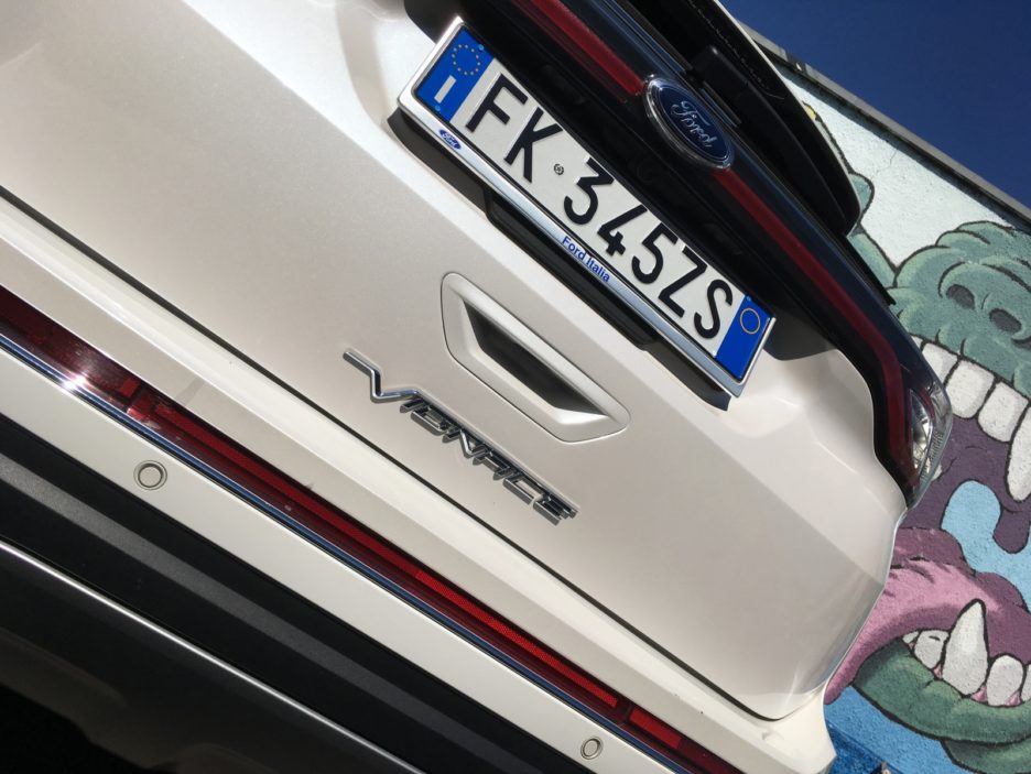 Ford Edge logo Vignale 2