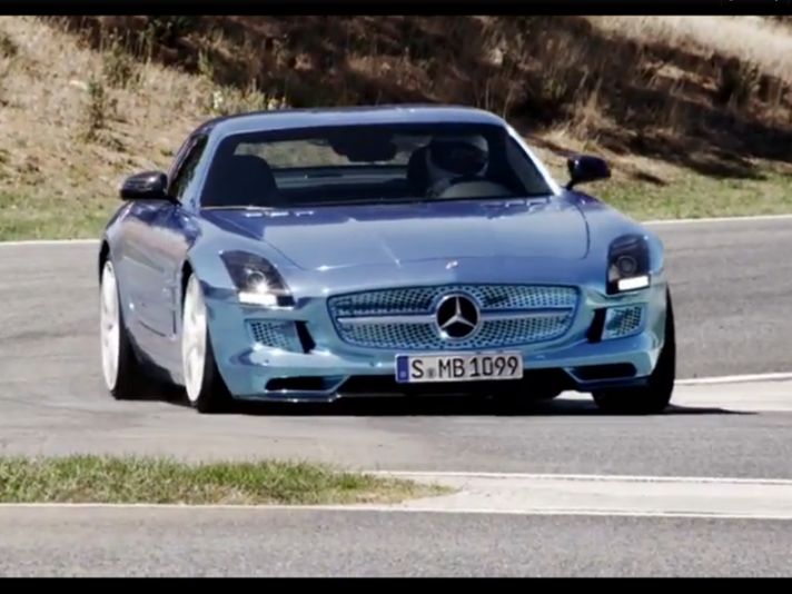 Mercedes-Benz SLS AMG Coupé Electric Drive: la top car elettrica della Stella in azione 