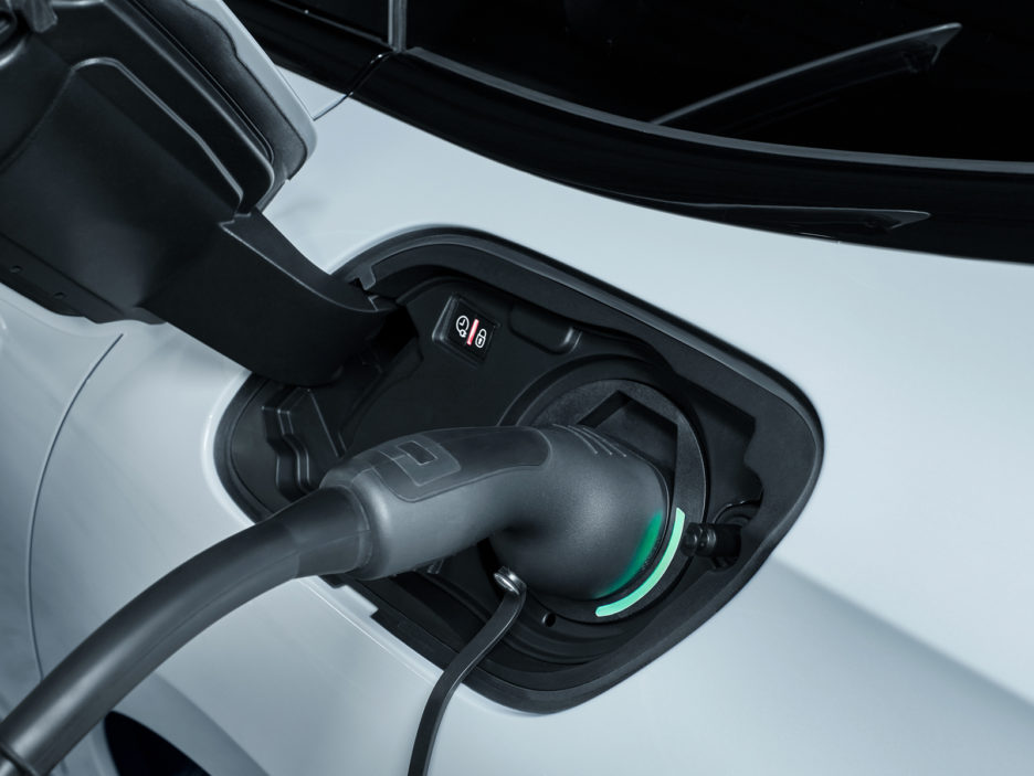 PEUGEOT_508PHEV_SW_1809PB_302