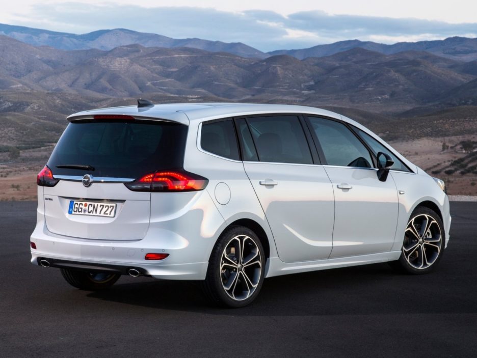 Opel Zafira tre quarti posteriore