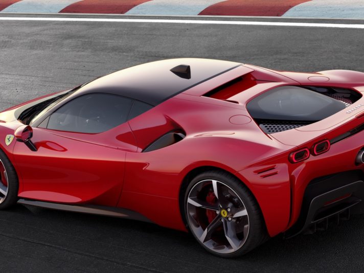Ferrari SF90 Stradale tre quarti posteriore