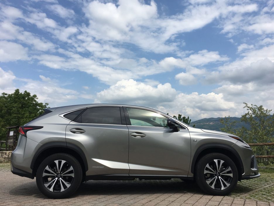 Lexus NX 300h Hybrid 8