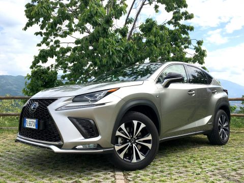 Lexus NX 300h Hybrid 2