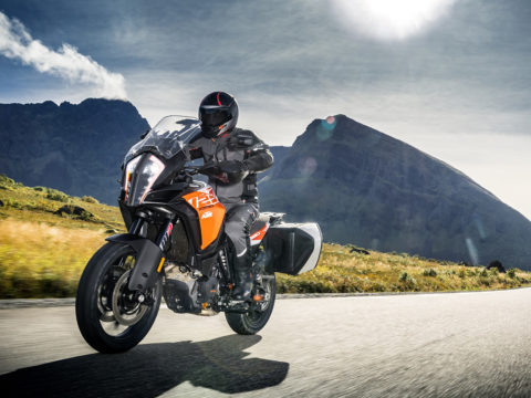 KTM 1290 SUPER ADVENTURE S_Action 03