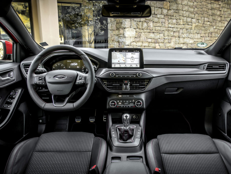 2018_FORD_FOCUS_ST-LINE_RED_14