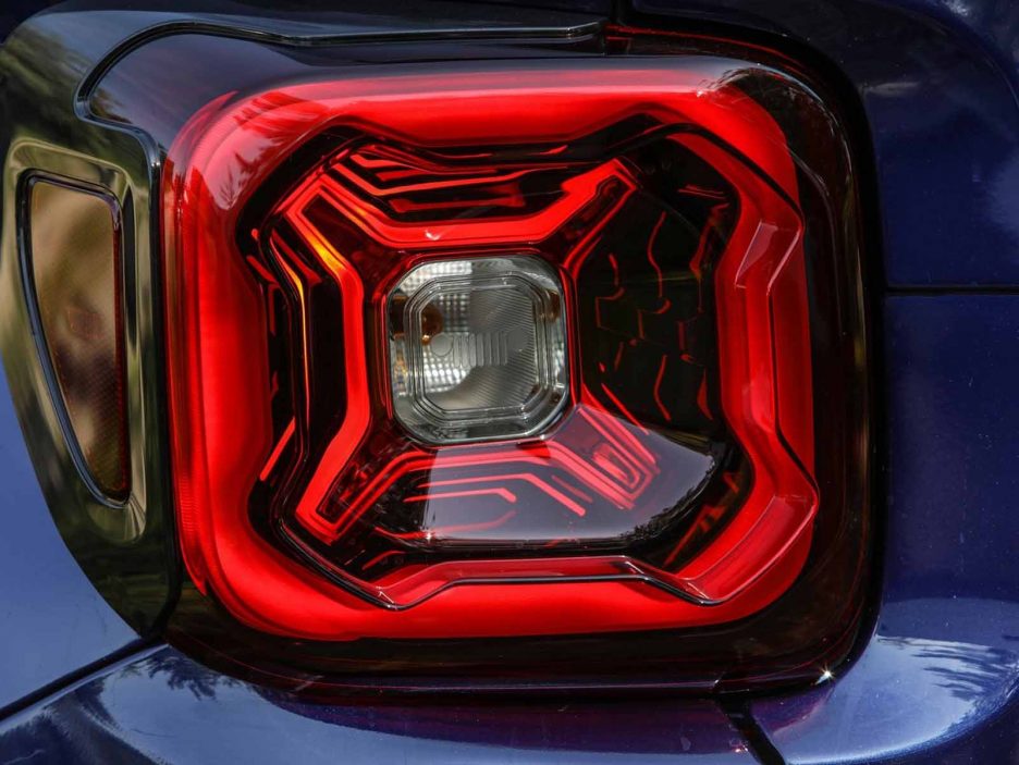 Jeep-Renegade-2019-1600-03