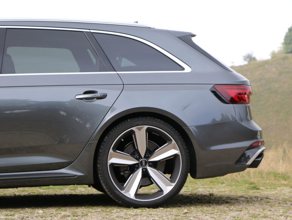 Audi RS4 Avant 4