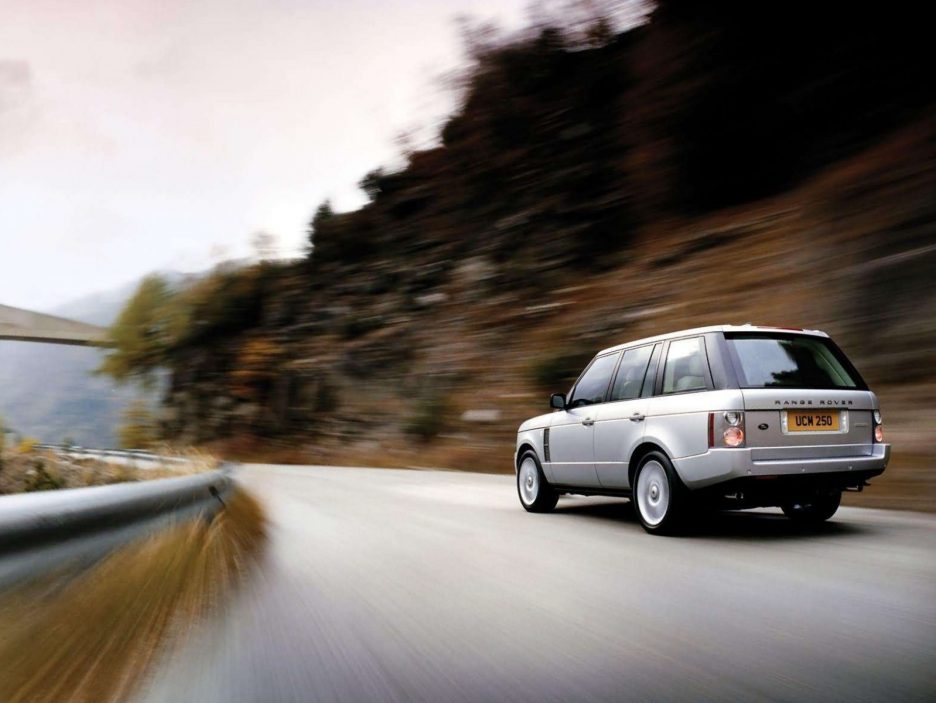 Land Rover Range Rover tre quarti posteriore