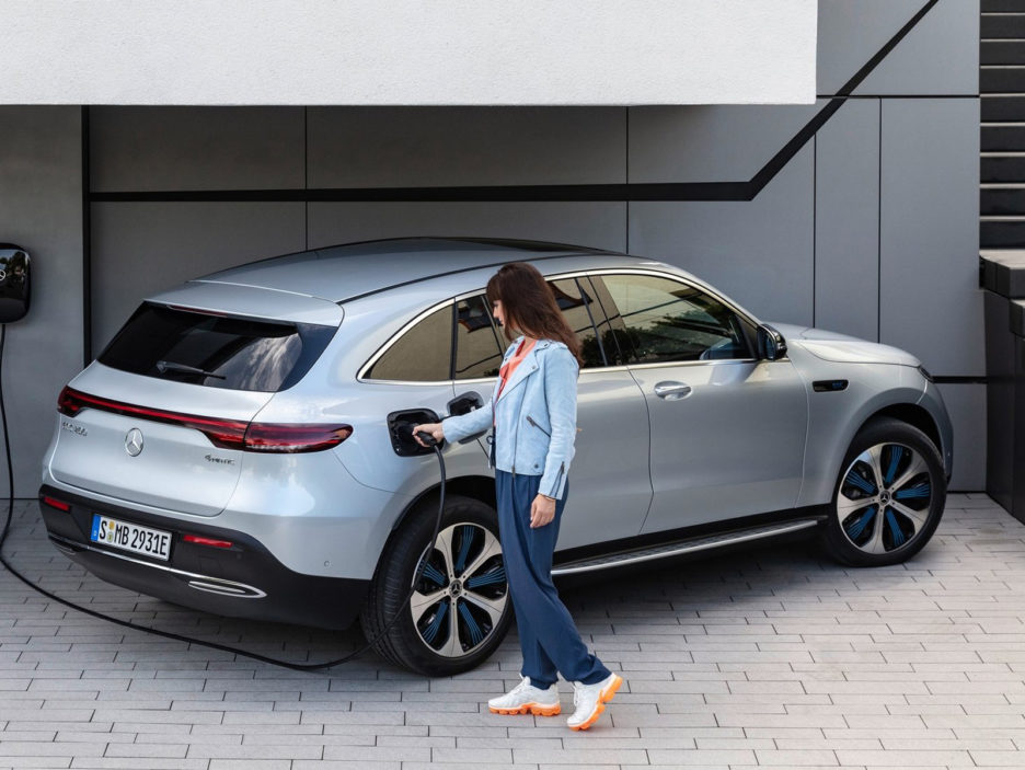 Mercedes-Benz-EQC-2020-1600-15