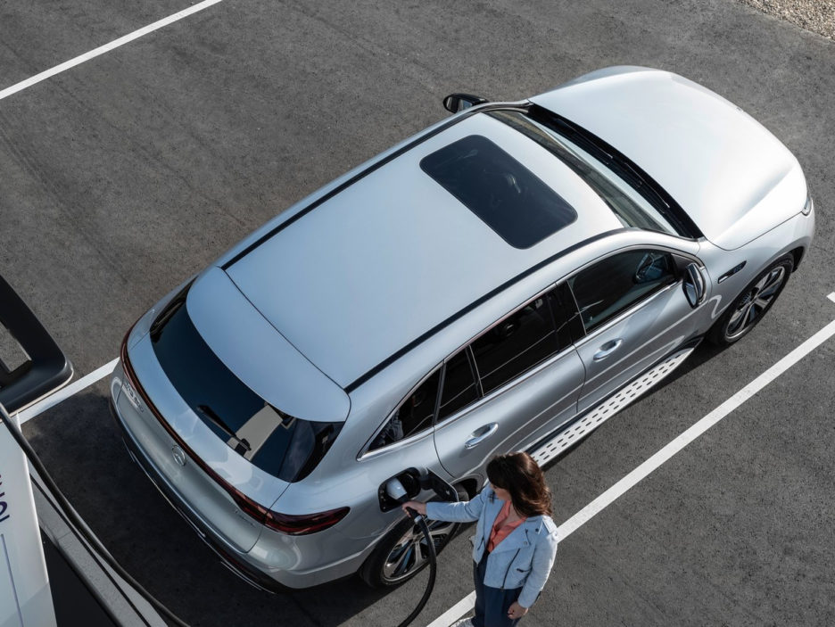 Mercedes-Benz-EQC-2020-1600-17