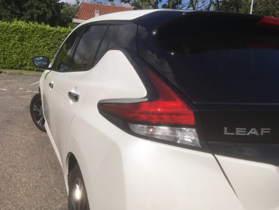 Nissan Leaf faro posteriore