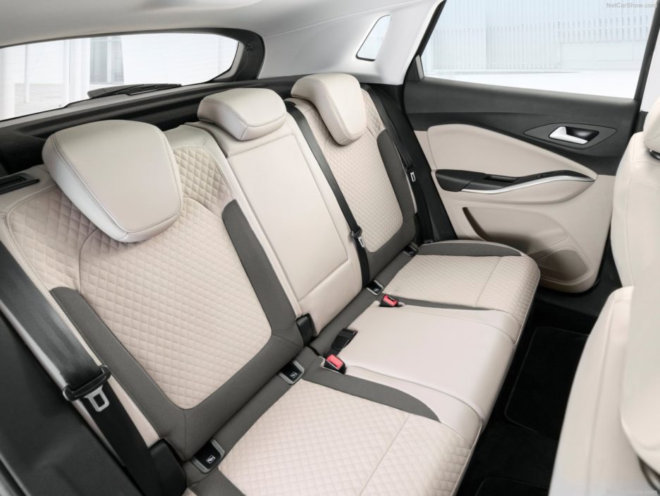 Opel Grandland X sedili posteriori