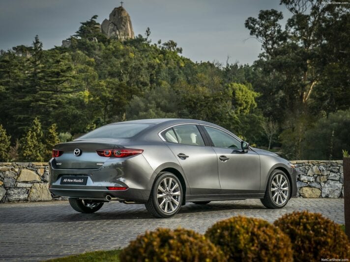 Mazda Mazda3 Sedan tre quarti posteriore