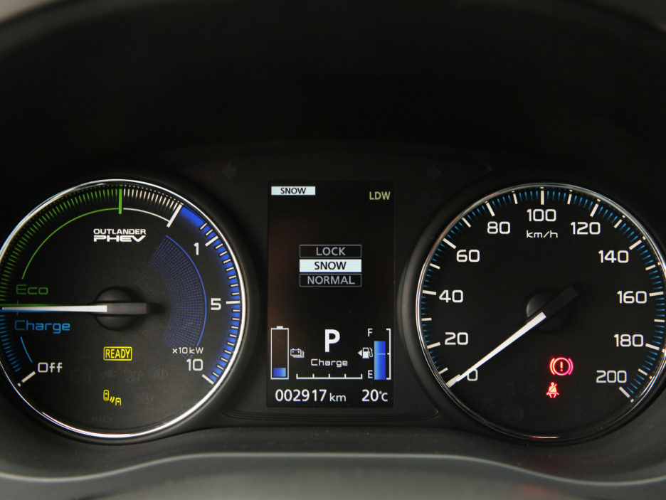 Mitsubishi Outlander PHEV 2018 3