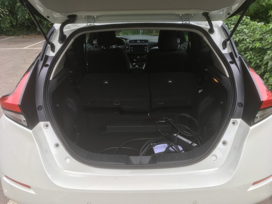Nissan Leaf bagagliaio sedili posteriori abbattuti