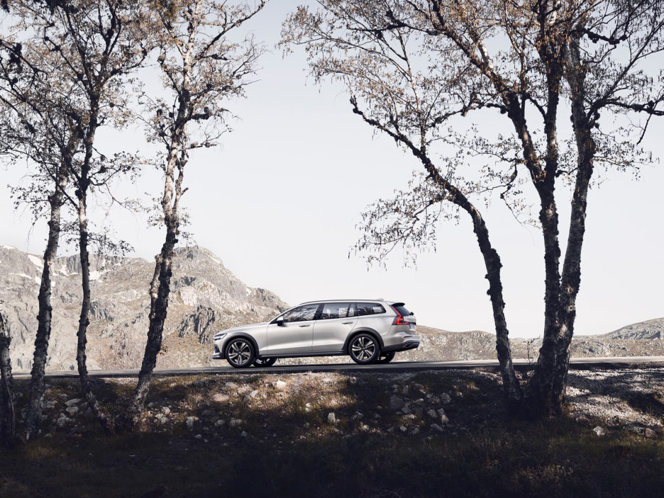New Volvo V60 Cross Country exterior
