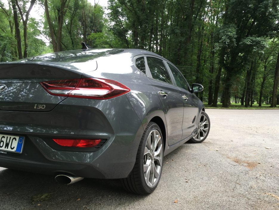 Hyundai i30 Fastback dettaglio posteriore