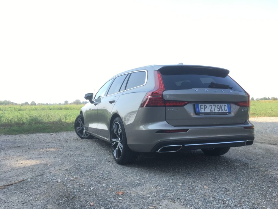 Volvo V60 tre quarti posteriore