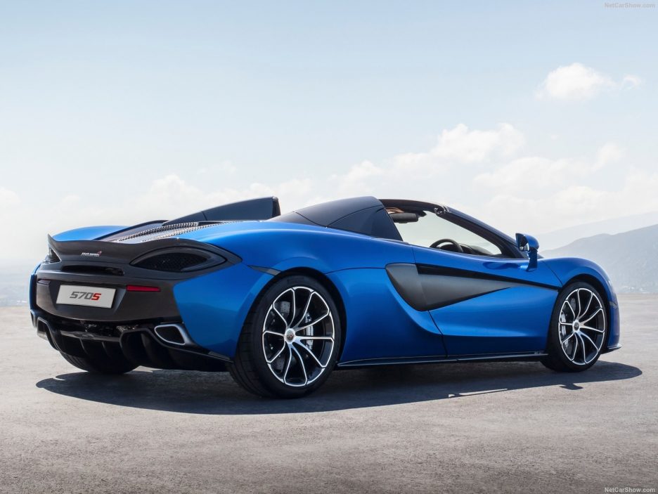 McLaren 570S Spider tre quarti posteriore