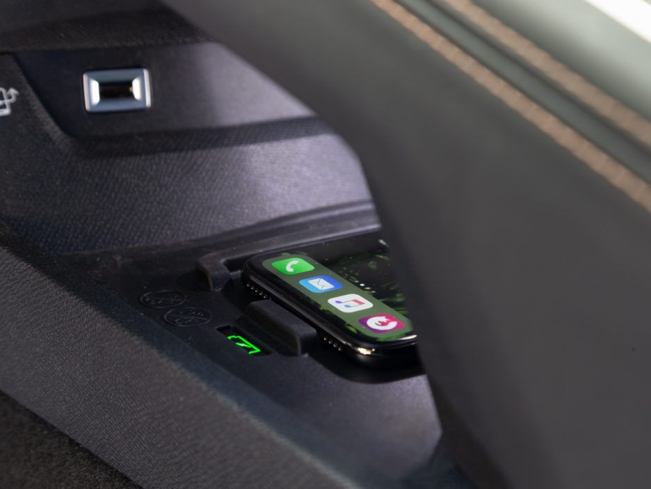 Peugeot 508 ricarica wireless smartphone