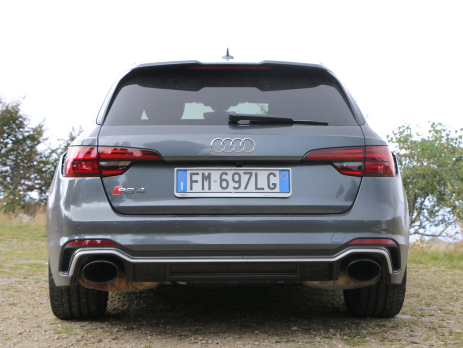 Audi RS4 Avant 13