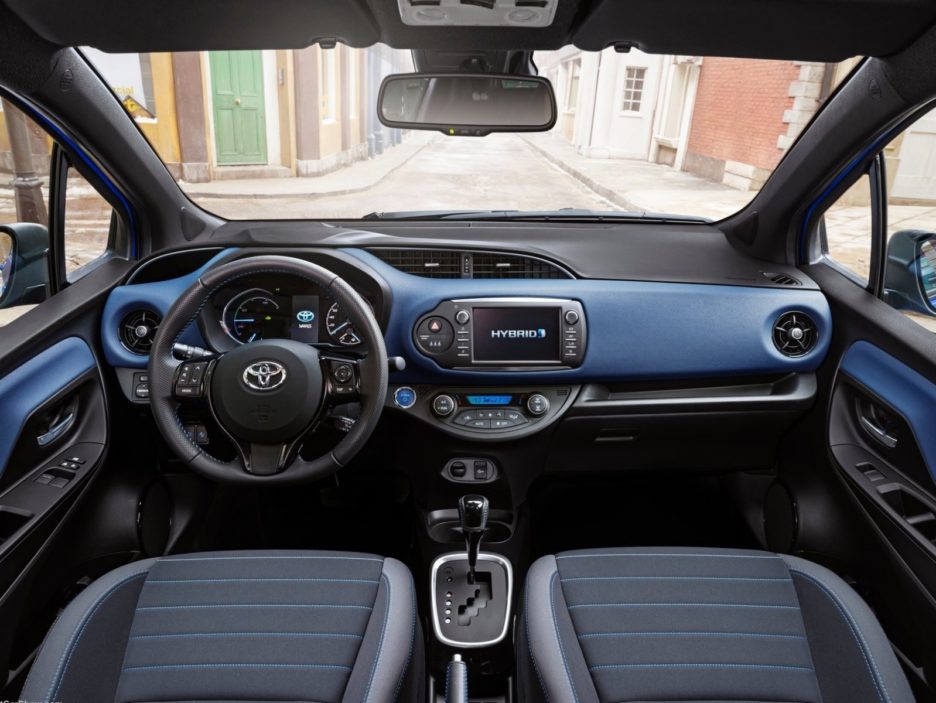 Toyota Yaris terza generazione secondo restyling interni