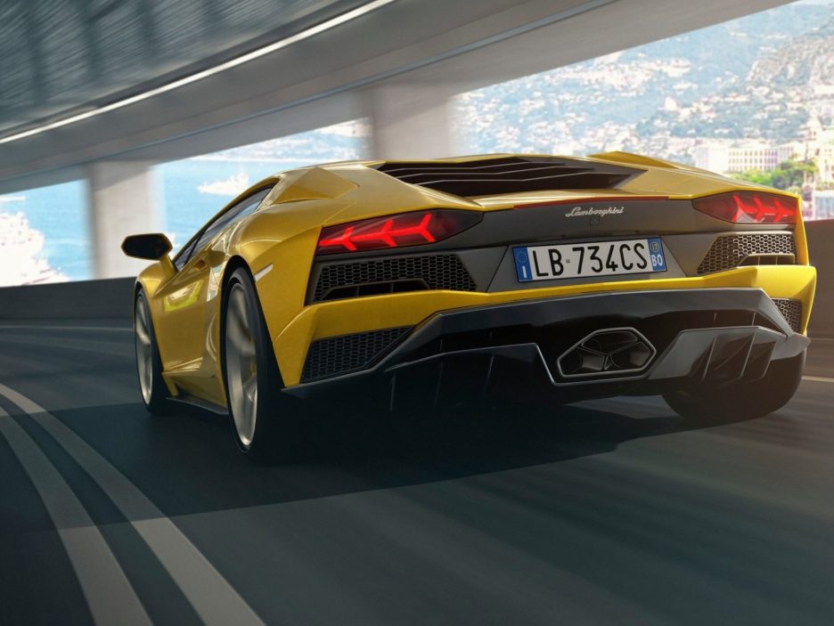 Lamborghini-Aventador-S-tre-quarti-posteriore-936x703
