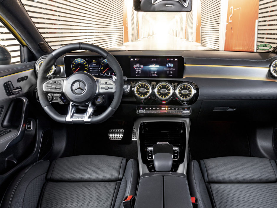 Der neue Mercedes-AMG A 35 4MATIC: Neuer Einstieg in die Welt der Driving PerformanceThe new Mercedes-AMG A 35 4MATIC: New entry-level model opens up the world of driving performance