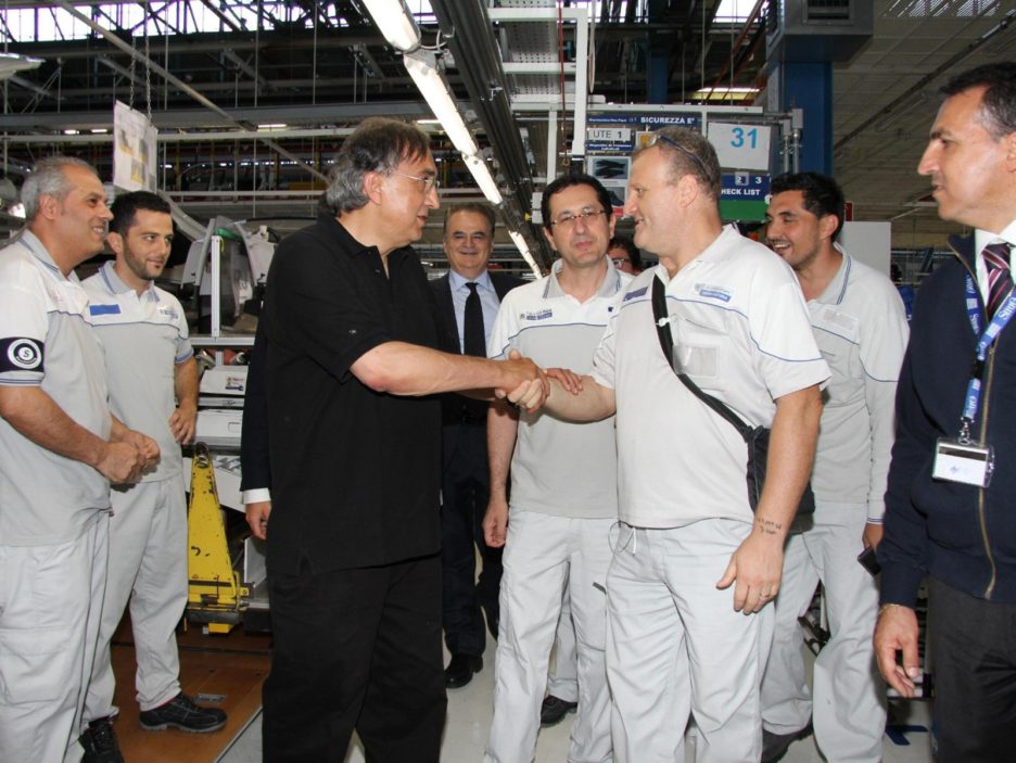 MORTO MARCHIONNE: IN FABBRICA TRA STRETTE DI MANO E CONTESTAZIONI / SPECIALE