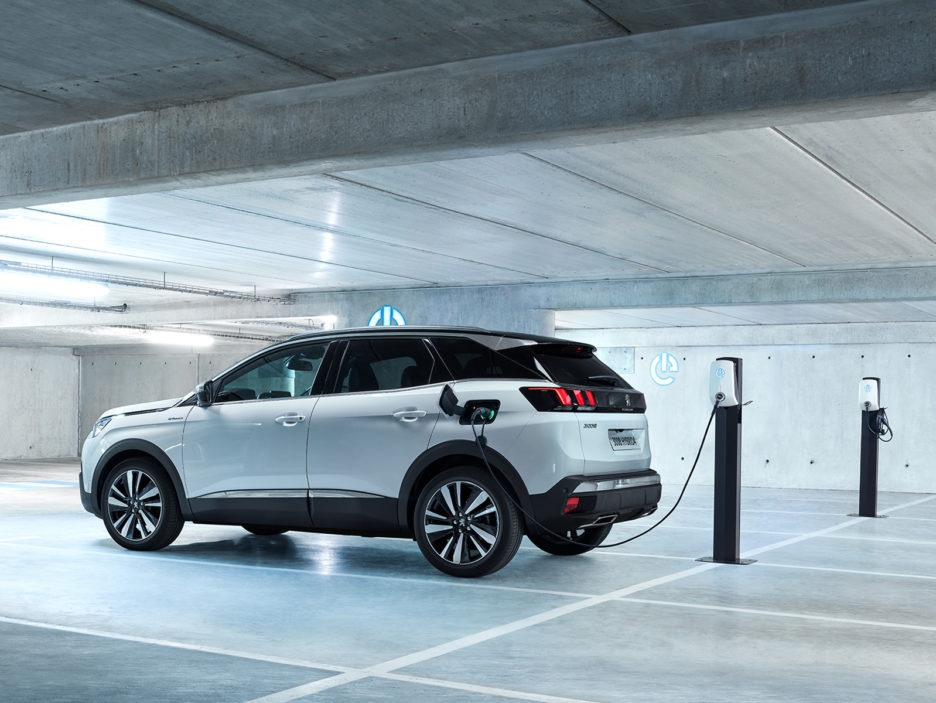 PEUGEOT_3008PHEV_HY4_1809PB_001