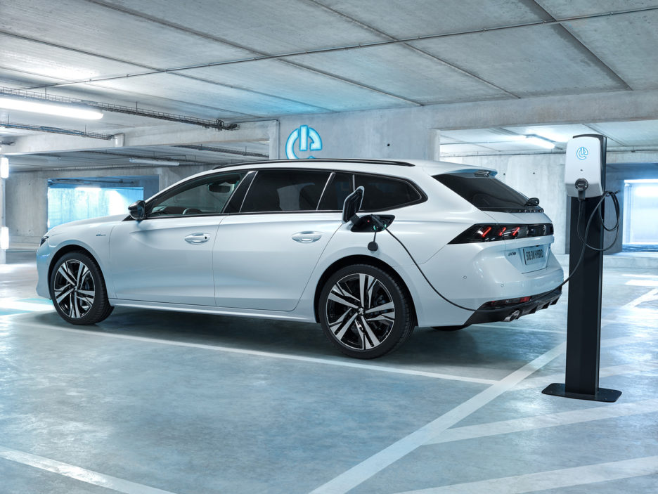 PEUGEOT_508PHEV_SW_1809PB_002