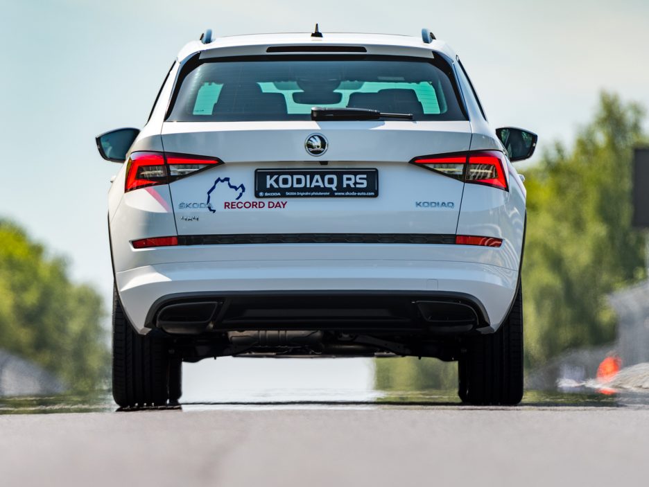 kodiaq-rs-skoda-rear-view-nurburgring