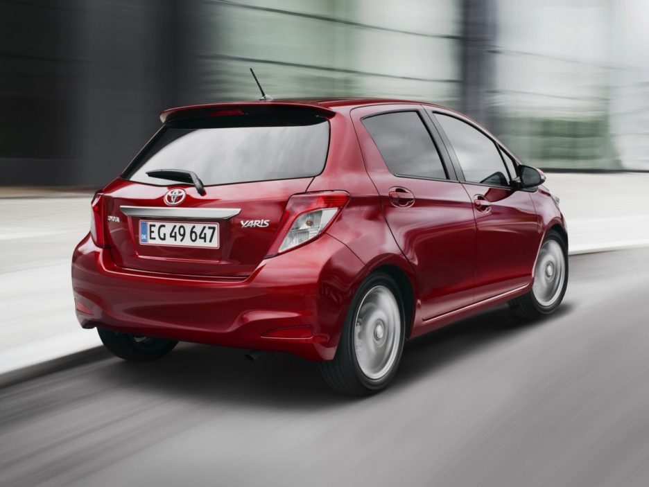 Toyota Yaris terza generazione tre quarti posteriore