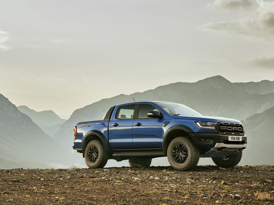 2018_FORD_RANGER_RAPTOR_Shot11_34SideStatic_04
