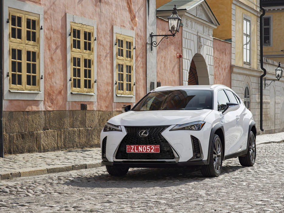 lexus-ux200-fsport-03