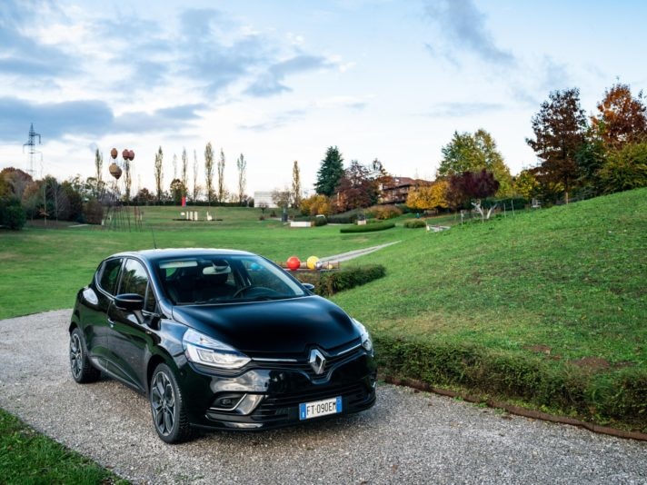 CS- Renault CLIO si veste MOSCHINO: Glamour accessibile a tutti