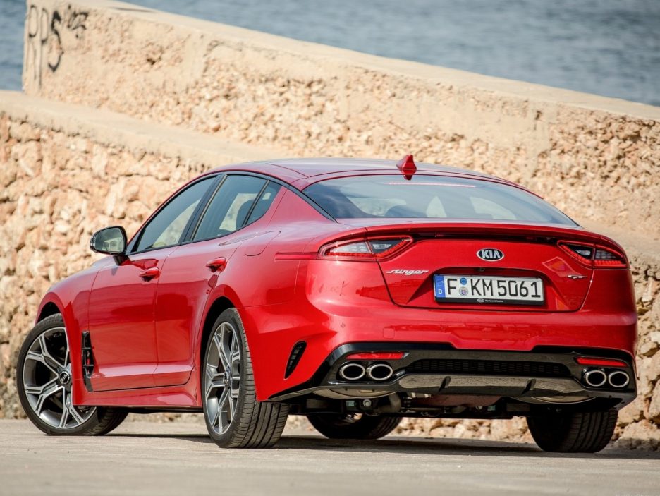 Kia Stinger tre quarti posteriore