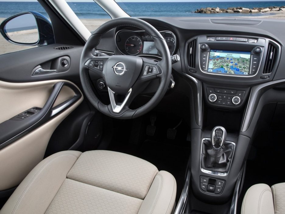 Opel Zafira interni